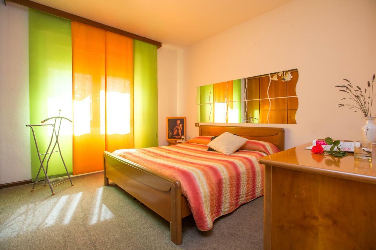 Free Hugs Hotel Mazzo di Valtellina Bagian luar foto